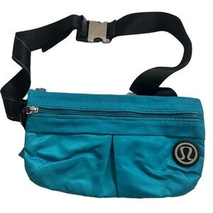 Lululemon Teal Free Spirit Adjustable Belt Bag Black Accents Grey Stripe Inner
